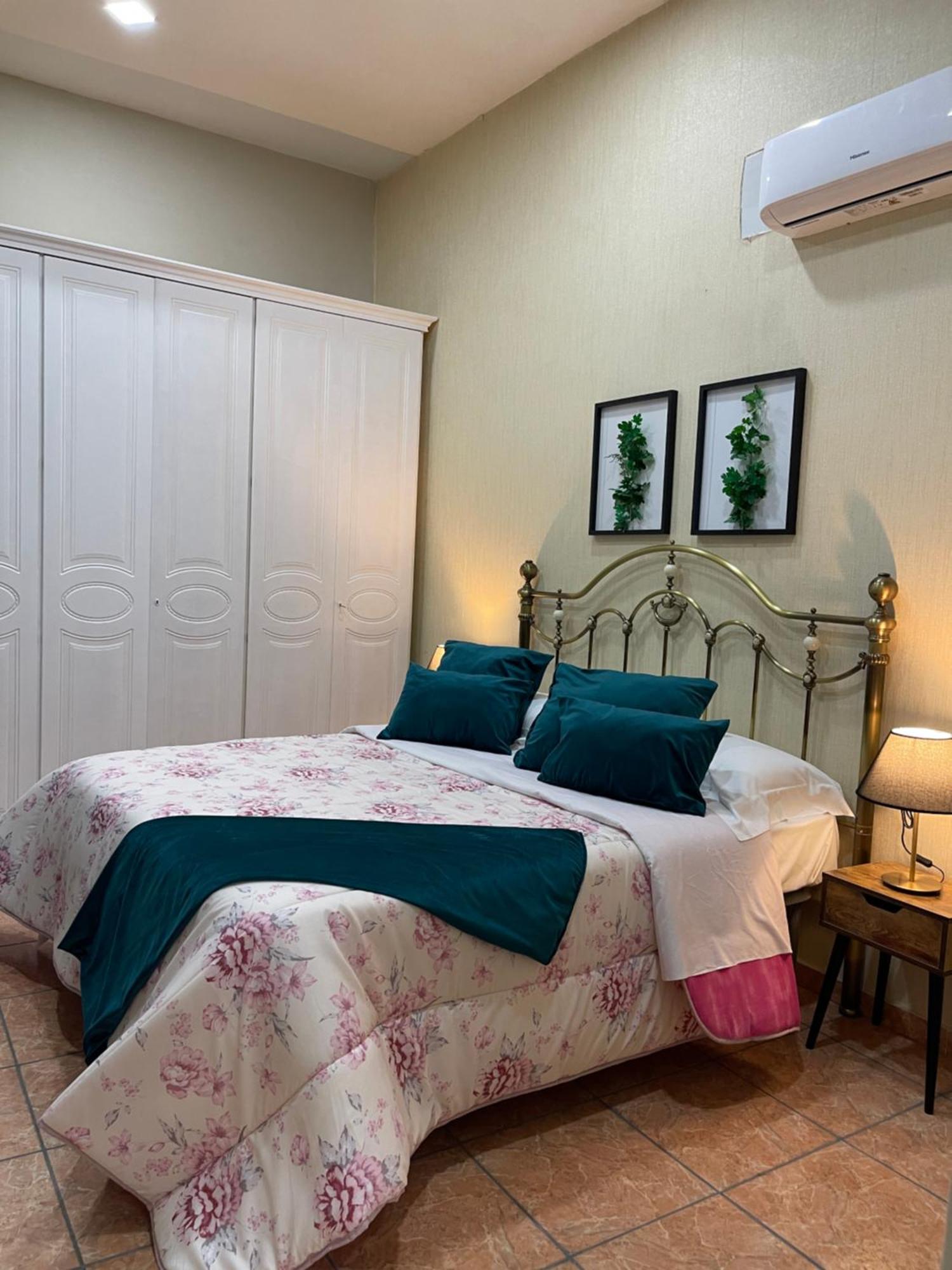 Casa Angelica Apartment Наполи Екстериор снимка